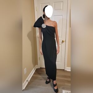 Jessica McClintock Elegant Black One-Shoulder Dress